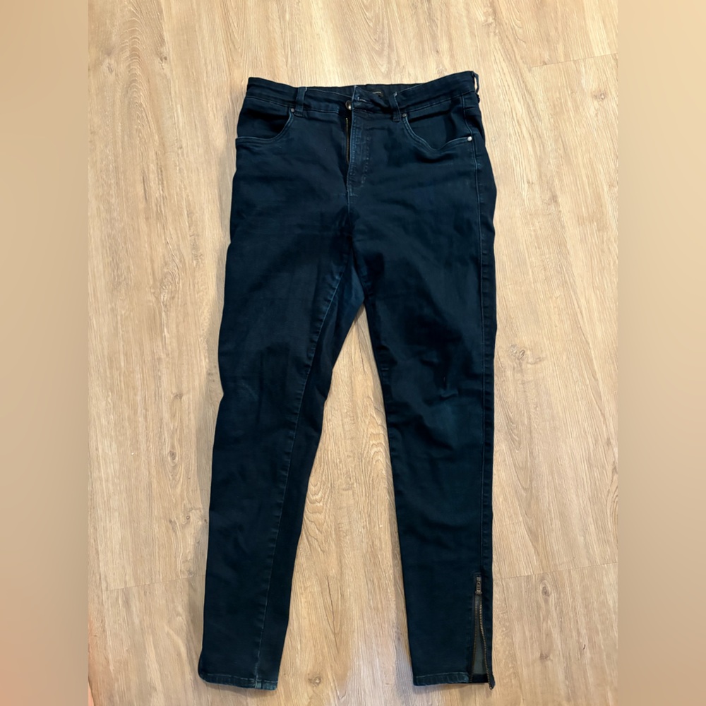 Universal Standard Dark Blue Skinny Jeans with ankle zipper